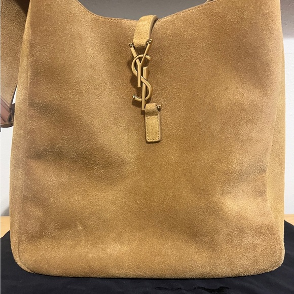 Large Shoulder Suede Hobo Shoulder Handbag. - Picture 2 of 6